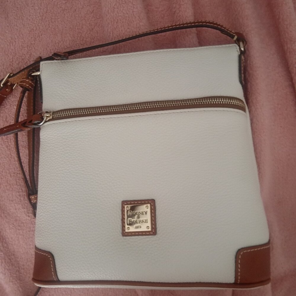 Dooney Bourke Pebble Grain Crossbody/FREE SHIPPING/NO  STAINS OR TEARS